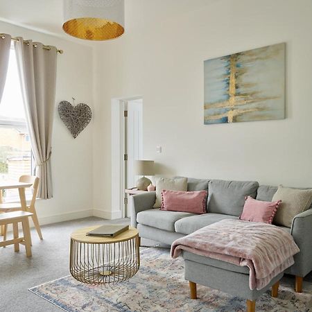 Curb Properties - Super 2 Bed Apartment 5 Min From Town Centre Cheltenham Exterior foto